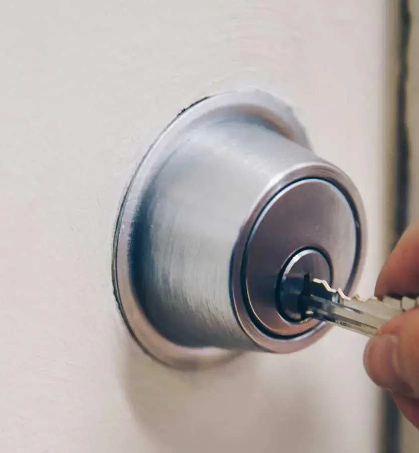 hand-using-key-in-door