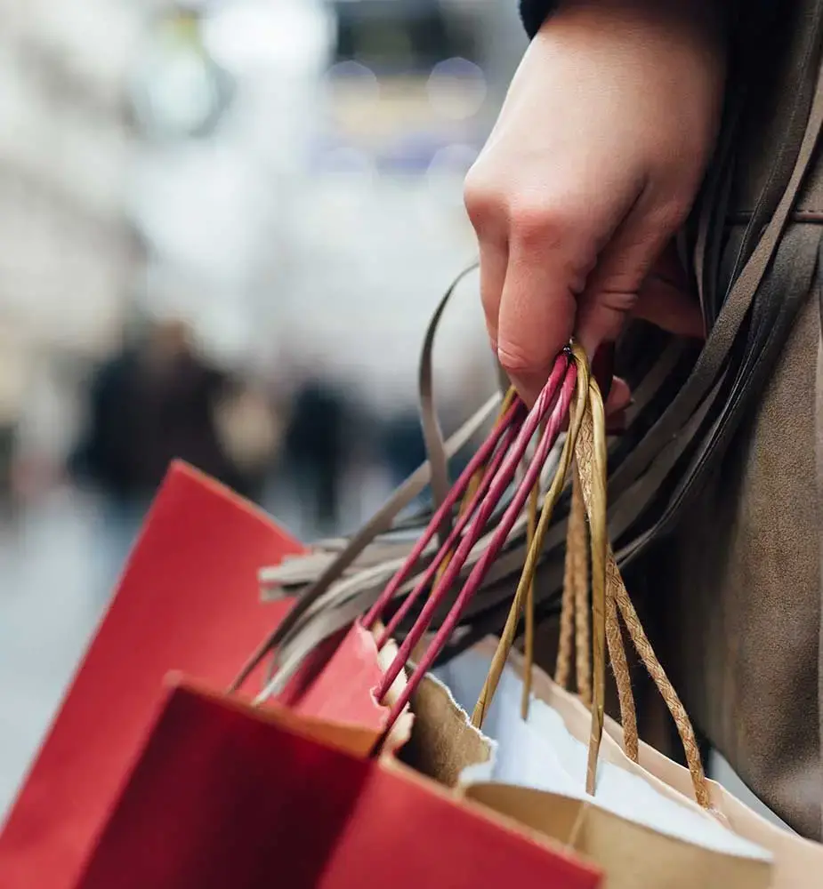 woman-holding-shopping-bags